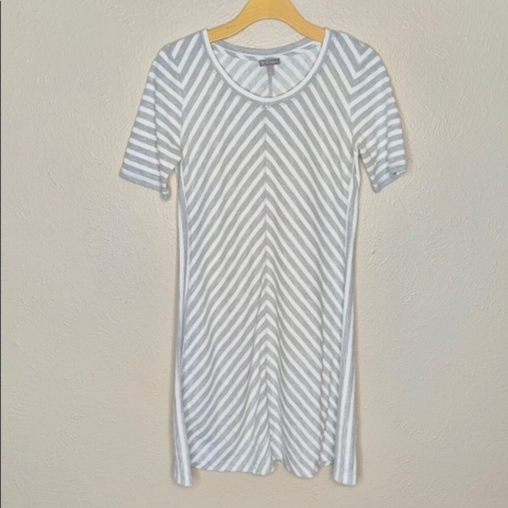 T by Talbots Athleisure Gray & Off White Chevron Print Dress Women’s Sz. Small
